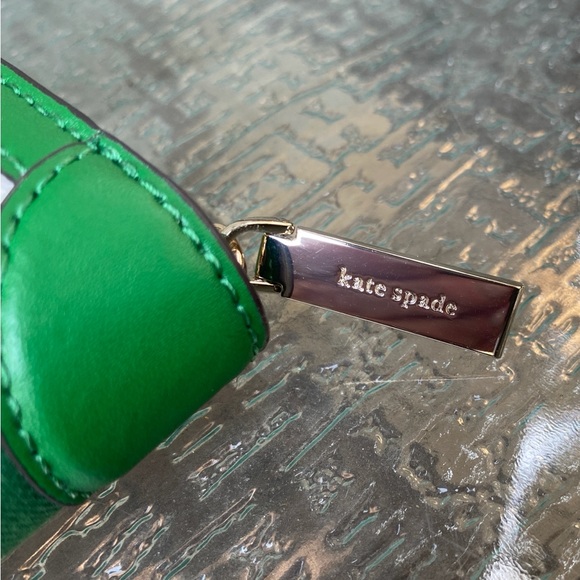 Kate Spade Traveler Even Stripe Jacquard Zip Card Case Wallet - EUC! - Picture 3 of 8